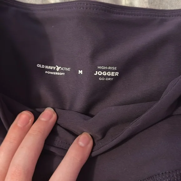 Old navy joggers - Picture 2 of 2